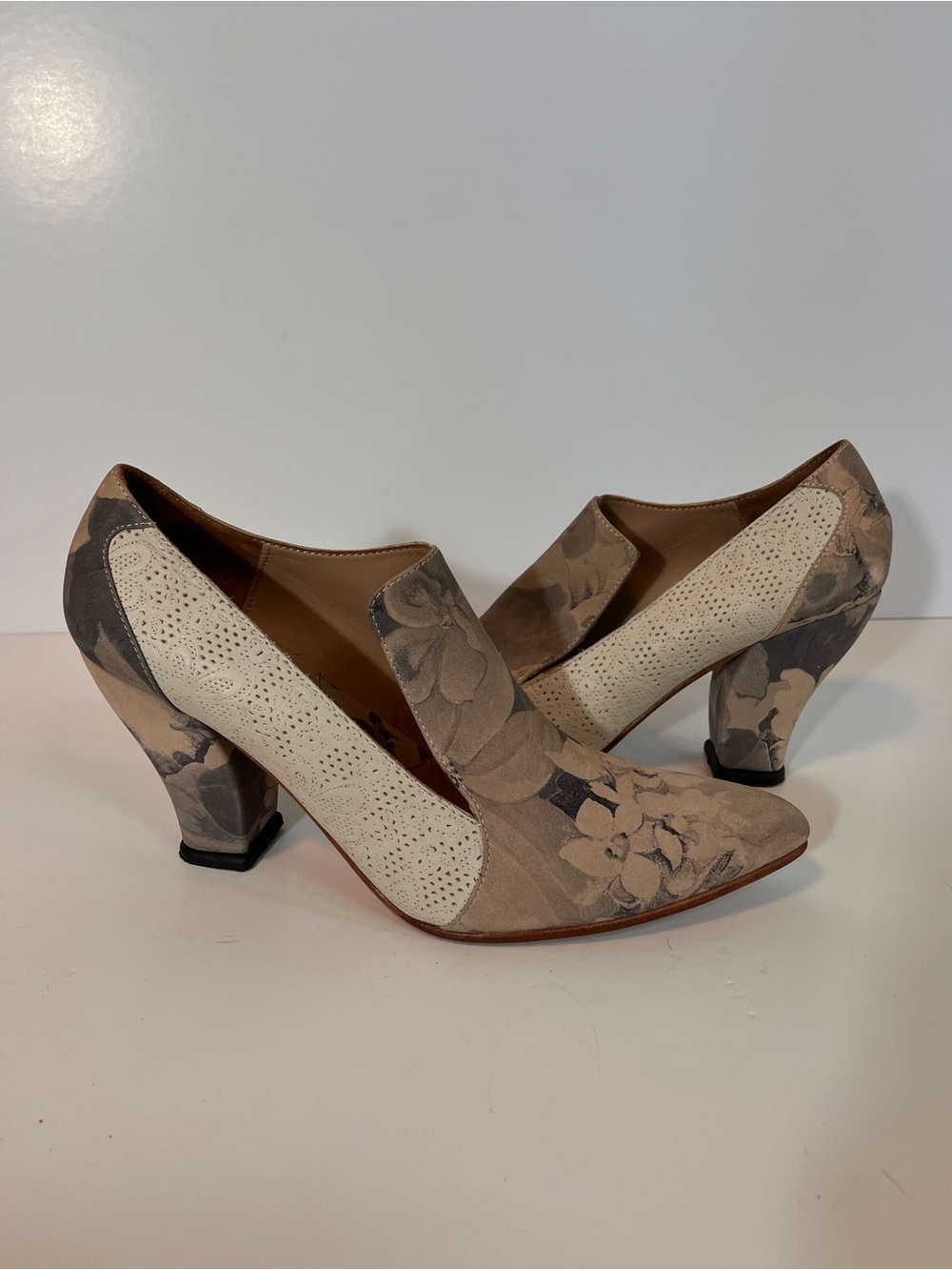 John Fluevog Kendra Pointed-Toe Leather Heels Beige/Grey Floral 11.5